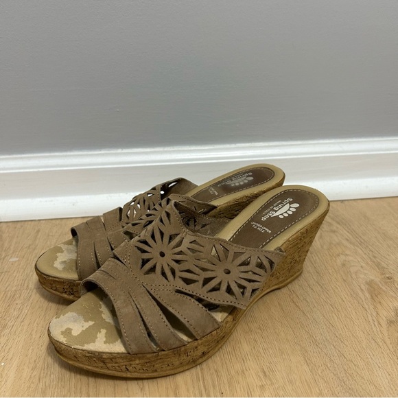 Spring Step Women’s Dora Beige Wedge Embroidered Leather Sandal Size 8.5 - Picture 1 of 8